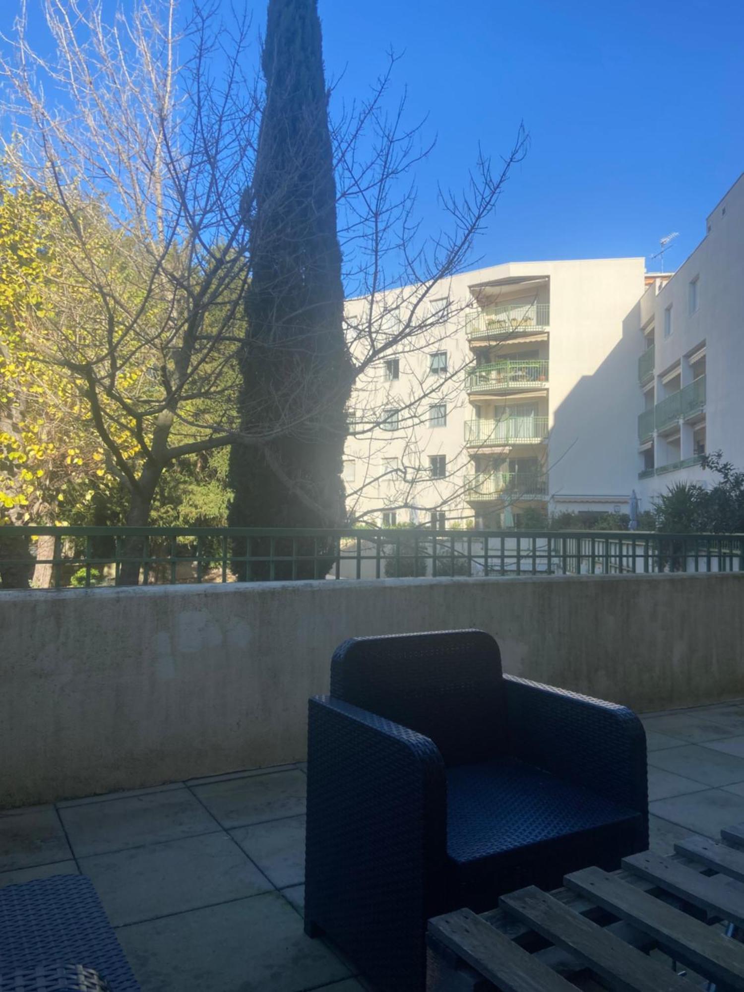 T2 Cosy Proche Du Centre Avec Grande Terrasse! Nîmes